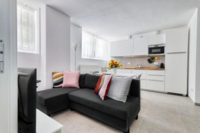 Red Cannas, cozy apt in City life District Milano